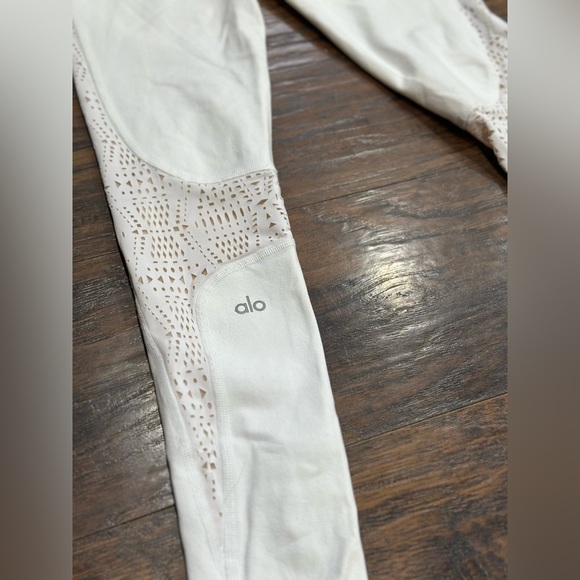 ALO West Coast Yoga Leggings - Picture 11 of 11